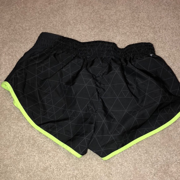 Women’s Nike shorts - Picture 2 of 3